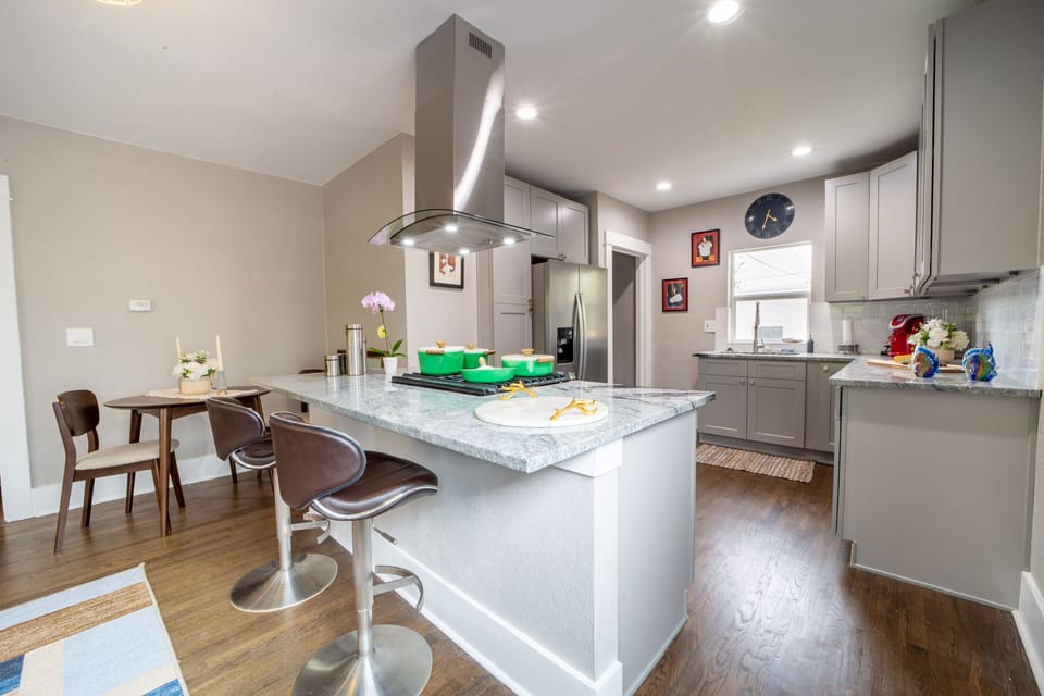 Breakfast nook and bar seating make for a perfect morning or intimate dinner 