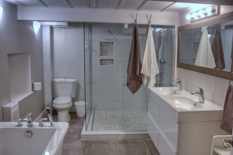 Main bathroom