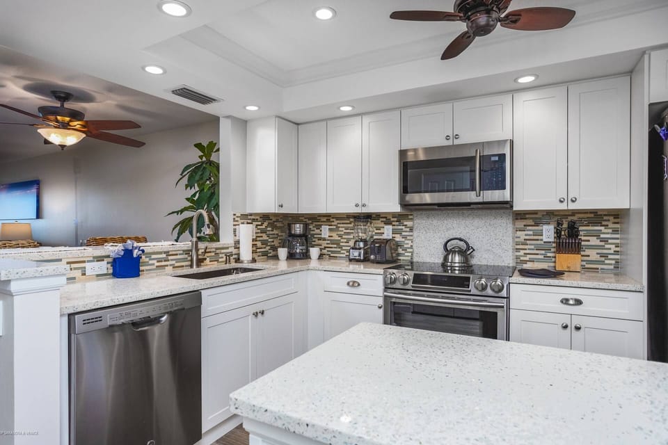 Updated stainless kitchen with everything you need to whip up your favorite seafood dish.