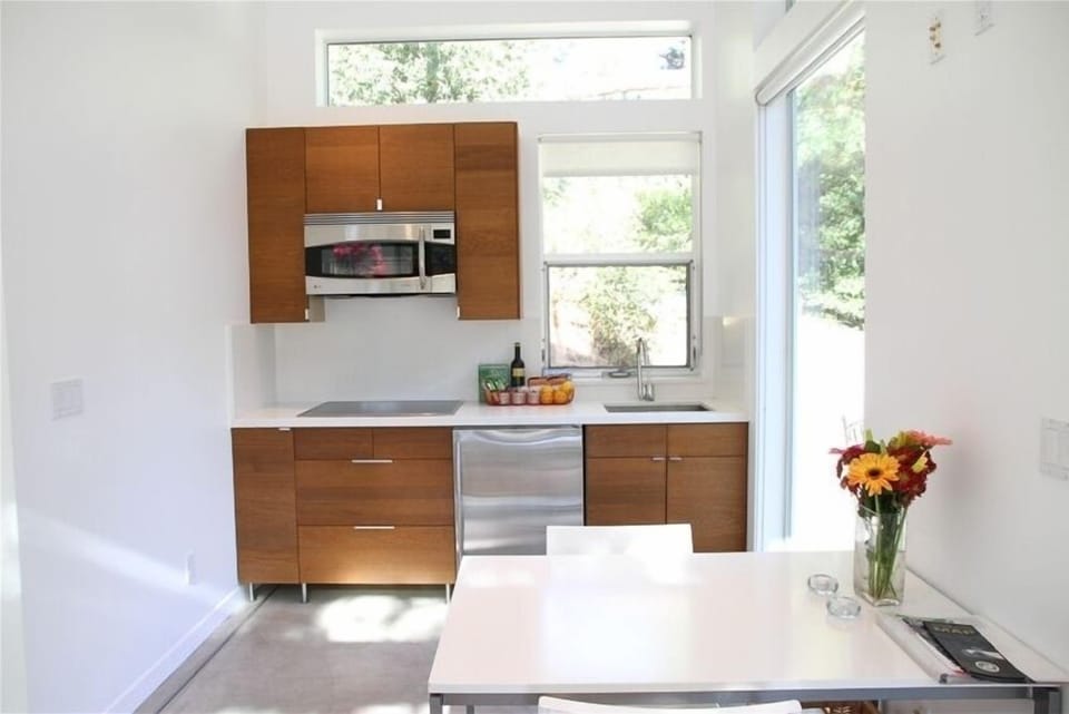 Kitchen. 4 burner stovetop. Microwave with integrated oven, fridge