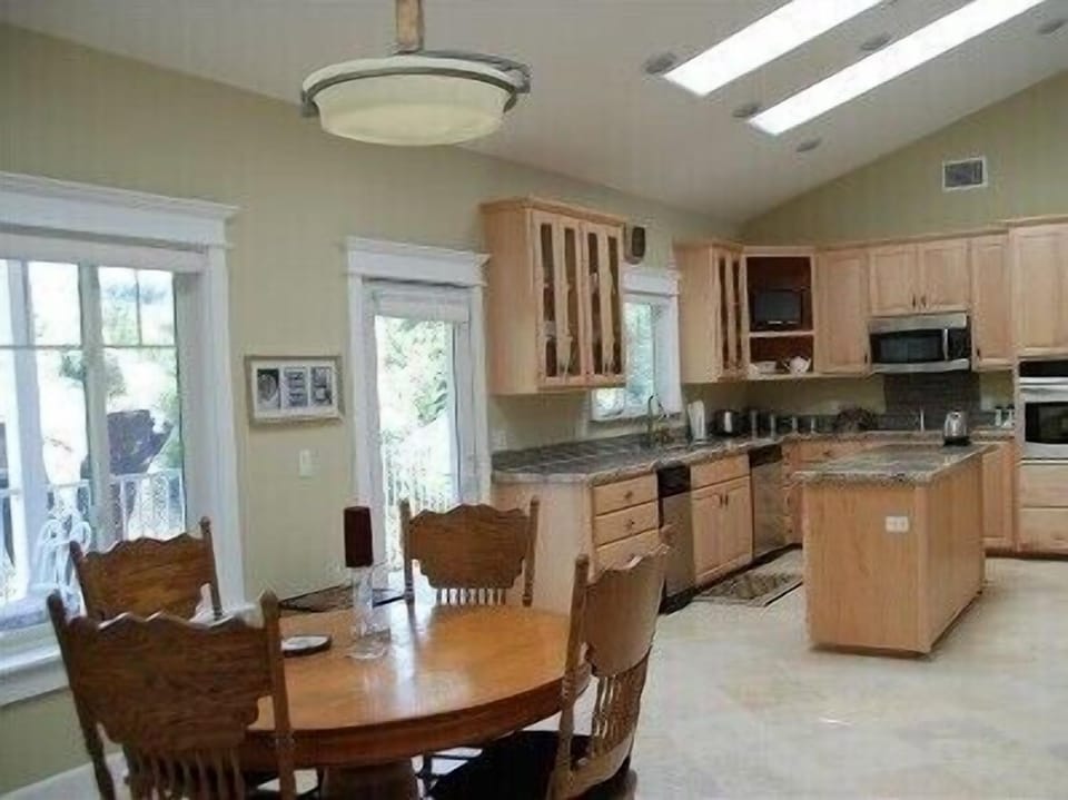 Gourmet Kitchen- Maple Cabinets, Stainless Steel Appliances. Dining seats 6