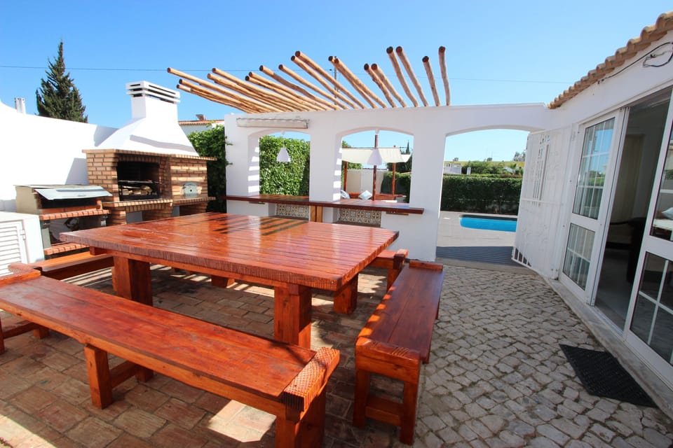 Al Fresco Eating Area & BBQ