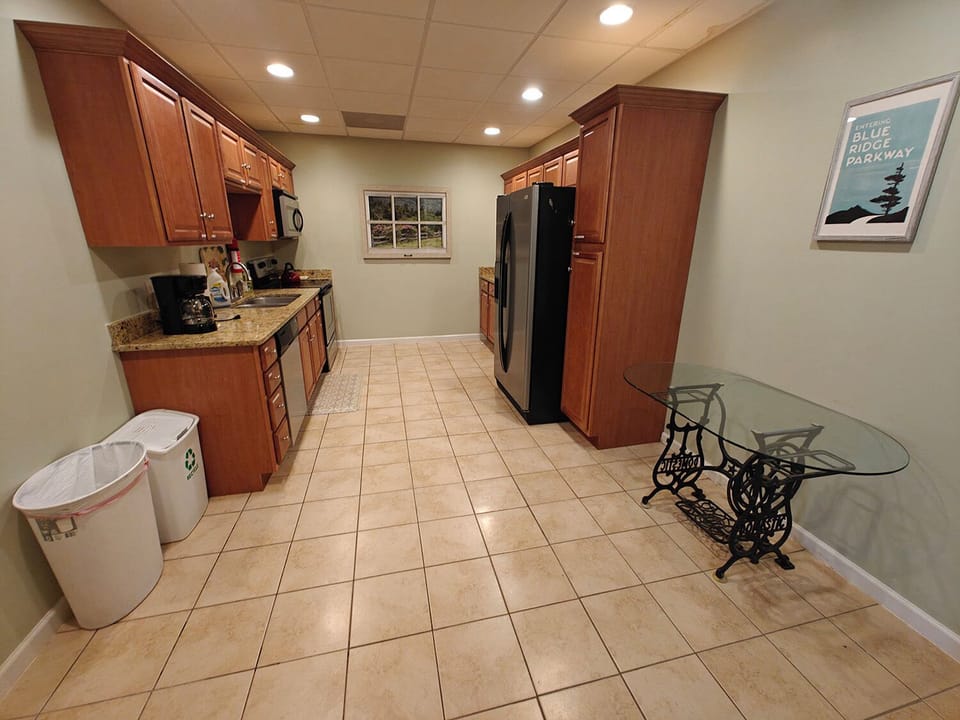 Fully stocked kitchen, way more than just the basics