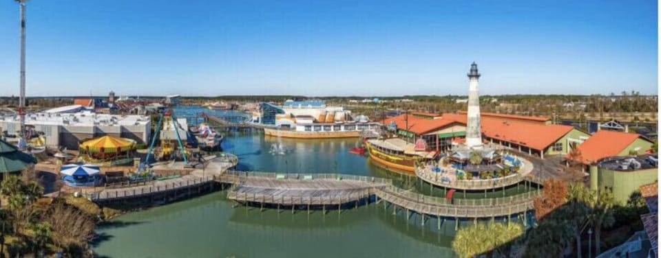 5 minute drive from Broadway at the Beach!