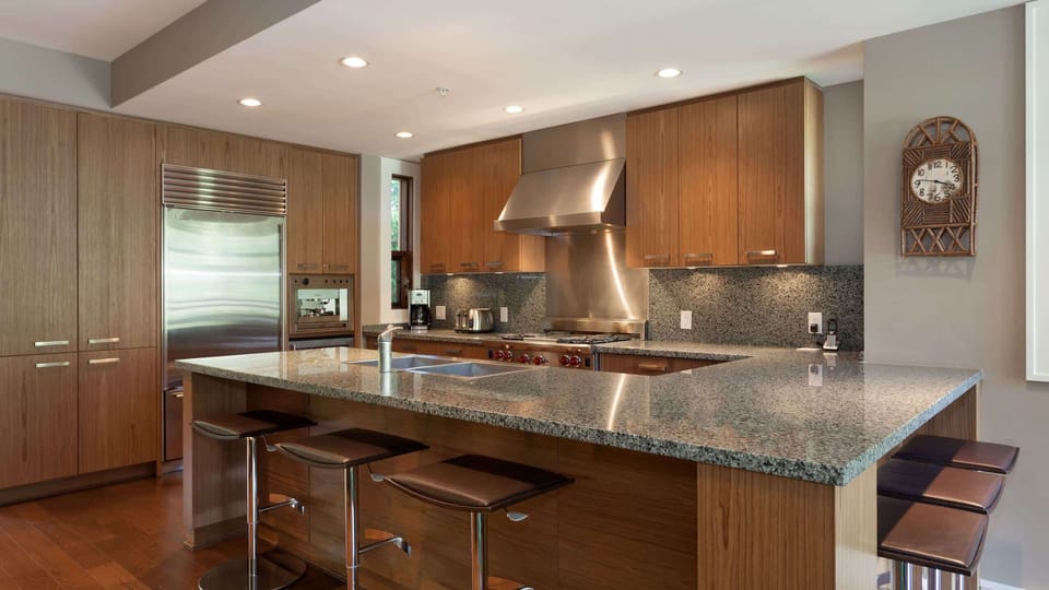 - Sleek kitchen with granite counters and stainless appliances  
- Spacious island with bar seating for breakfast or wine nights  
- Fully equipped for gourmet cooking and family feasts  