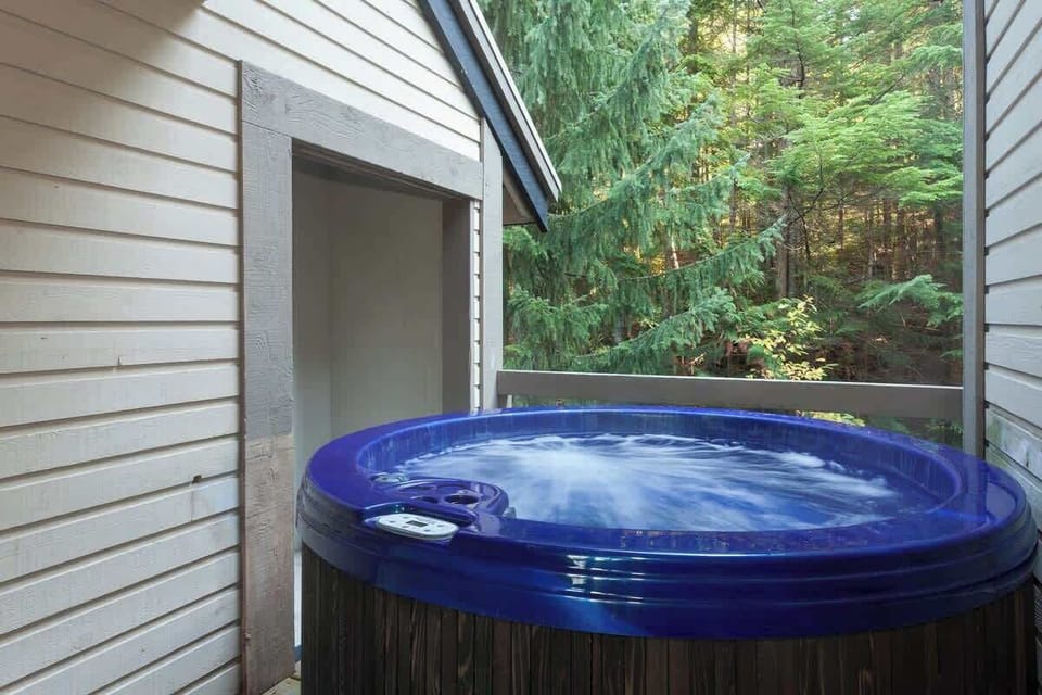 - Private hot tub tucked between forest walls for perfect relaxation  
- Enjoy a soothing soak under the open mountain sky  
- Ideal after skiing or hiking through nearby trails  
