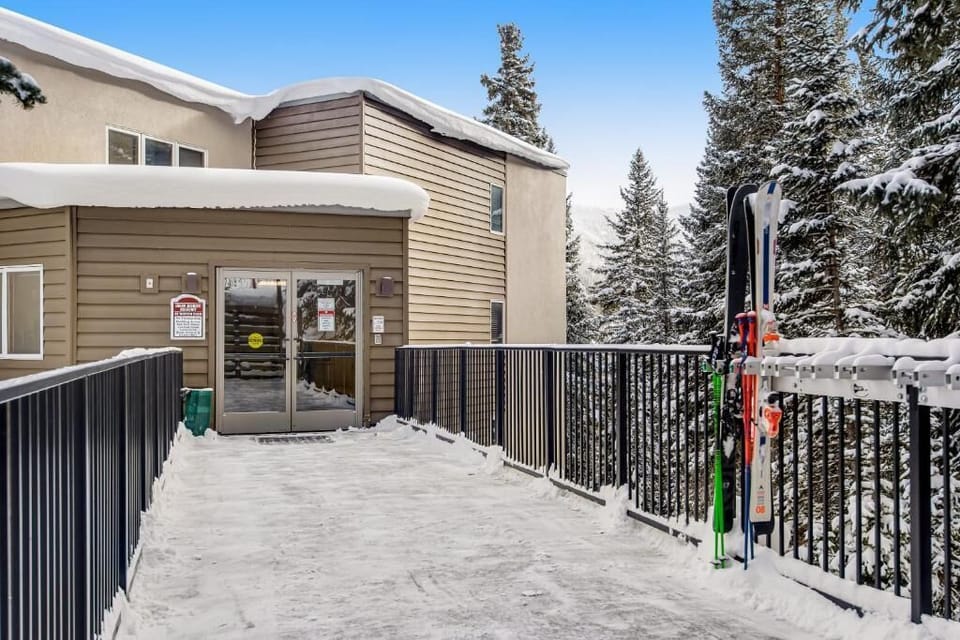 Exit from the condo's IDEAL, FIFTH FLOOR location, direct to the Corridor Run