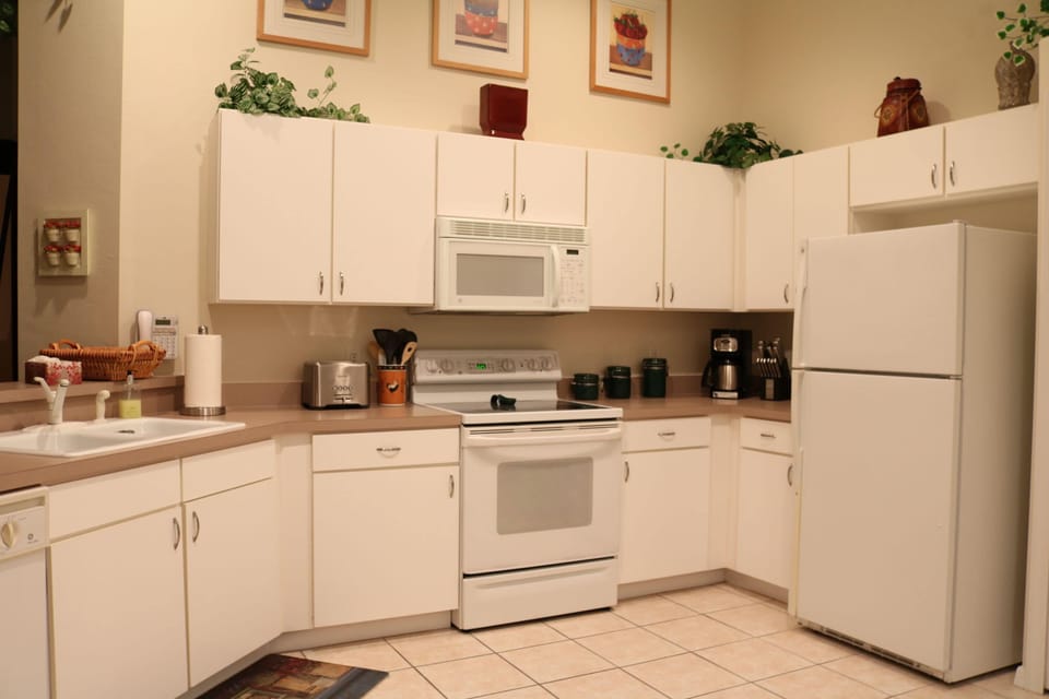 fully equipped kitchen