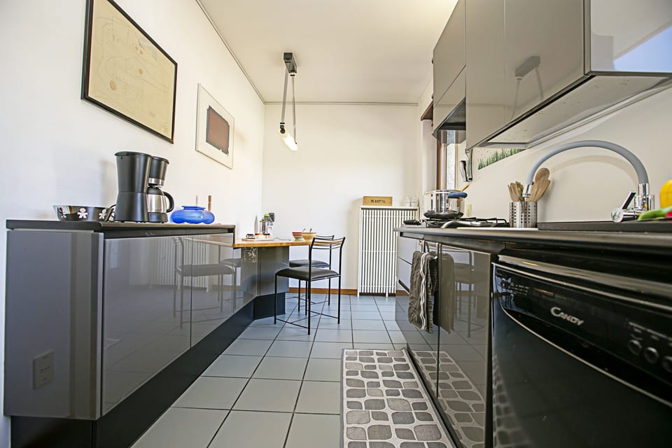 The well equipped kitchen with dishwasher, cooker hob, oven, washing machine