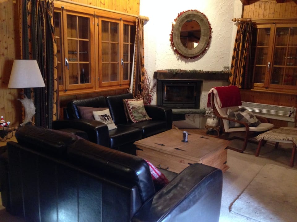 Cosy, welcoming lounge area. 