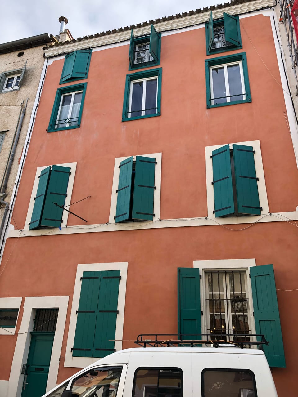 This is the entrance to the apartment ai 21 Rue de 
l’Aigle d’Or. 