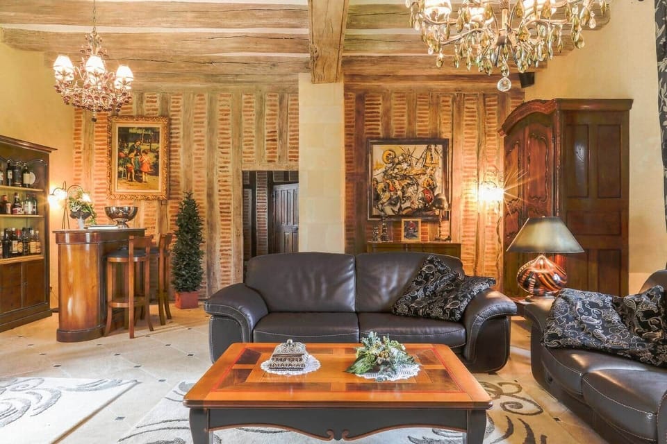 Living room ground floor, with TV and mini bar