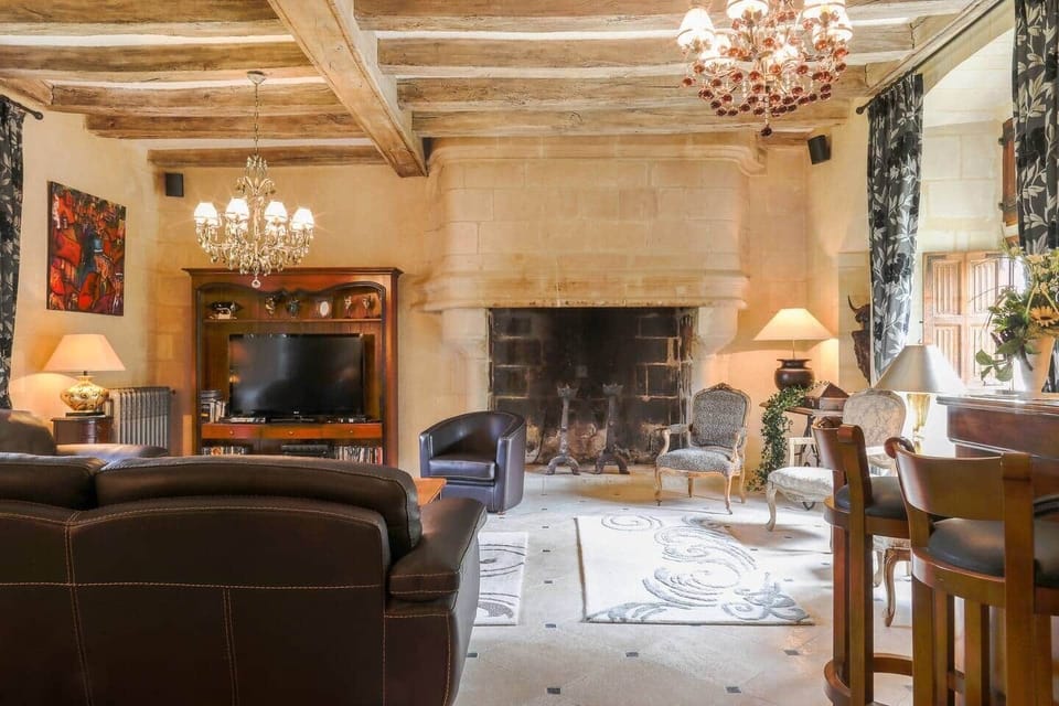 Living room ground floor, with TV and mini bar