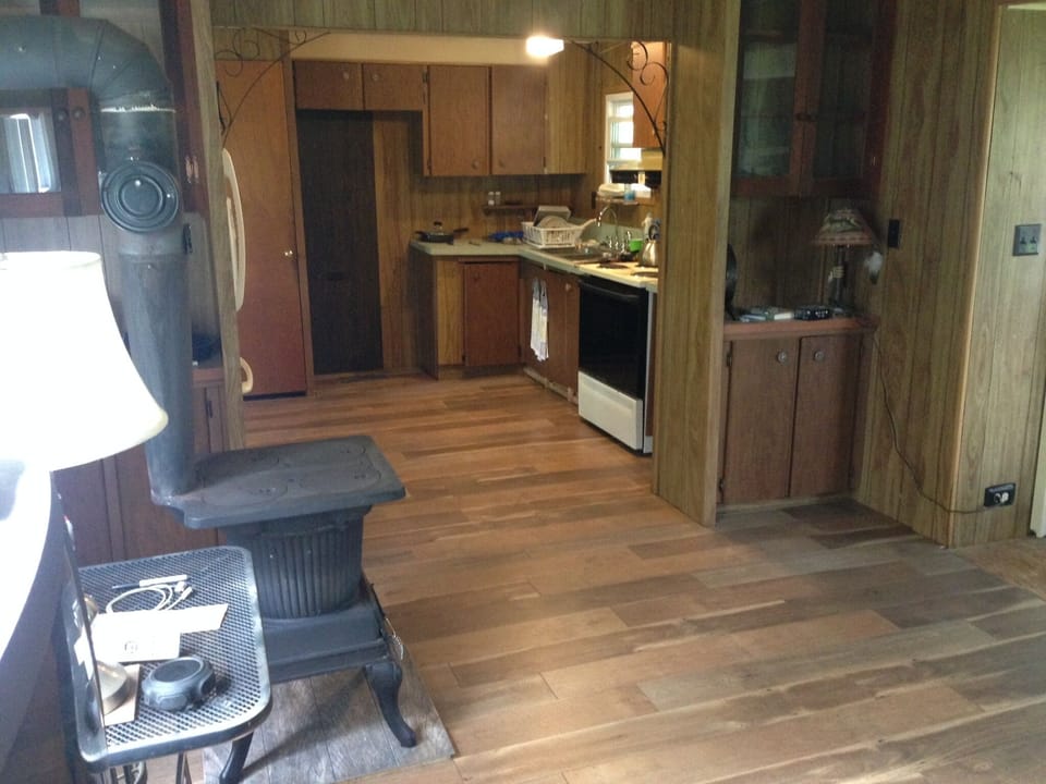 Vogelzang wood burning stove and Very nice kitchen 