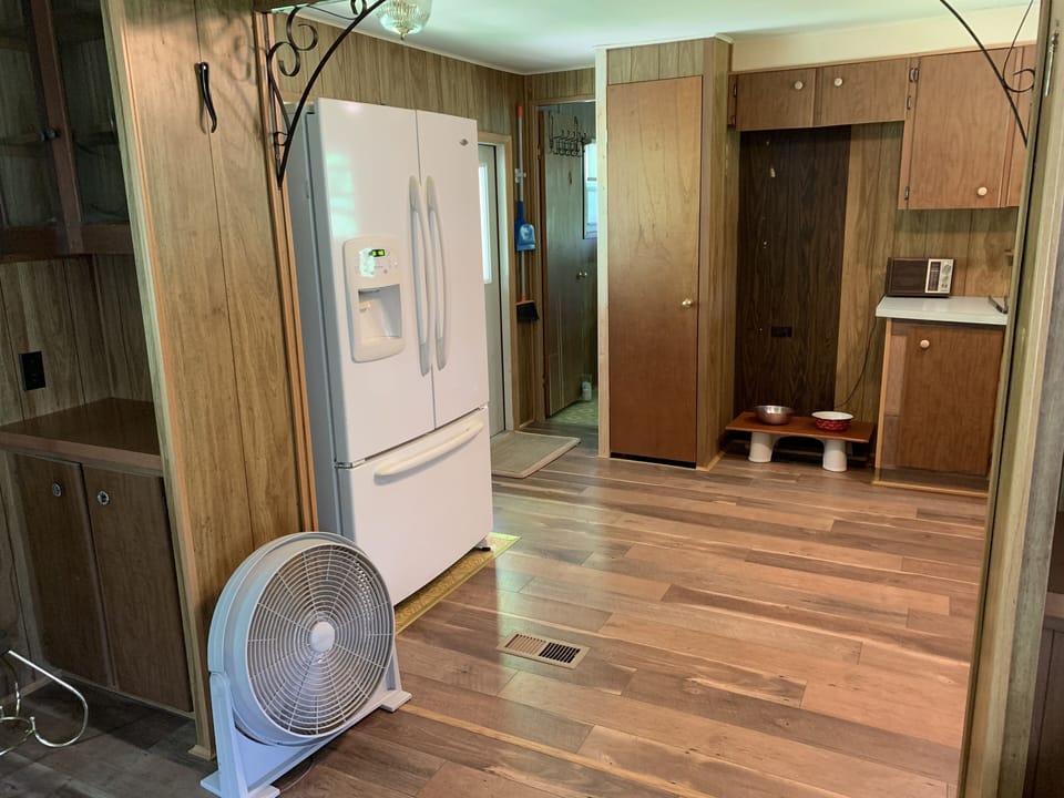 Large refrigerator and freezer with filtered water and plenty of ice.