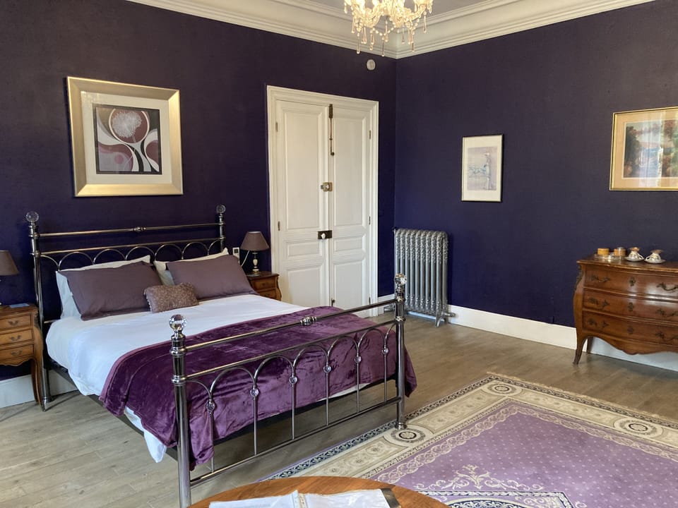 Chambre Céline, lit king-size.