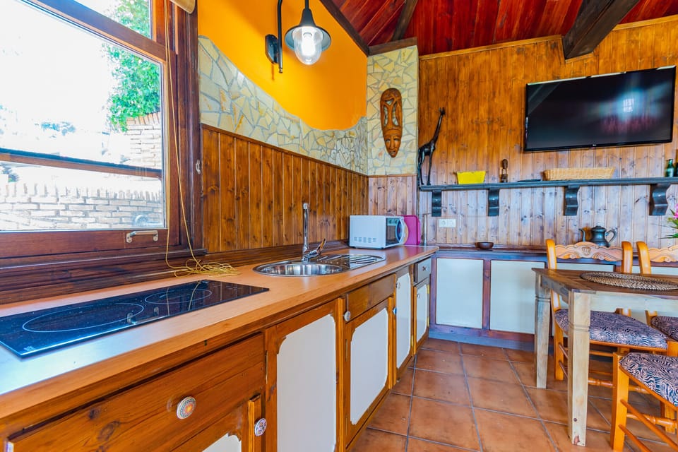 Enjoy the kitchen of this rural studio in Mijas Pueblo