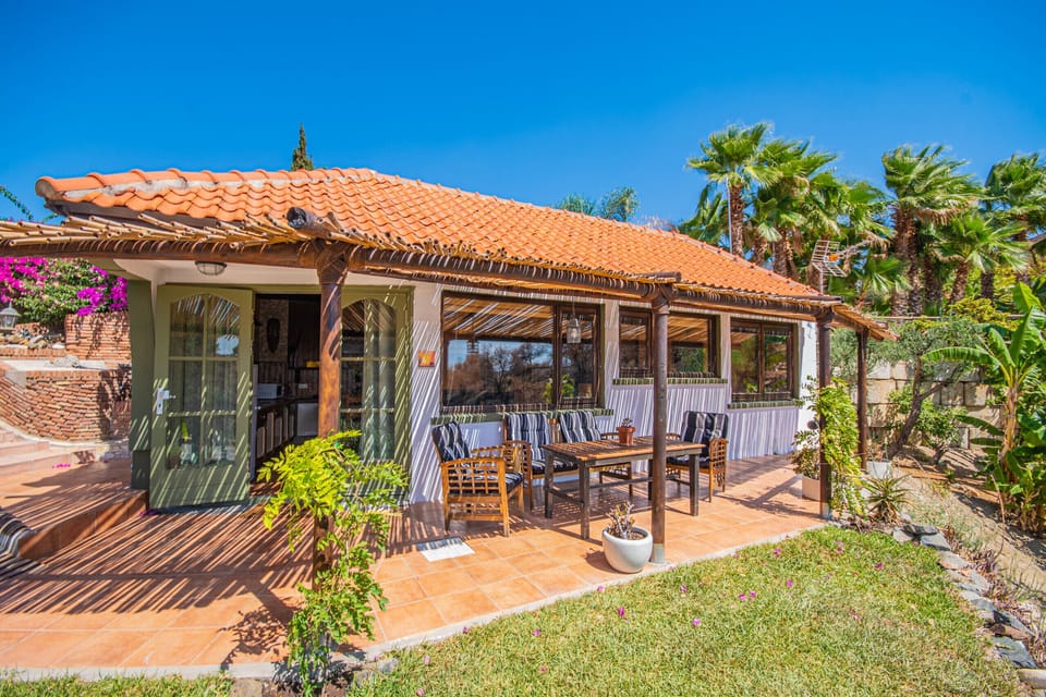 Enjoy the terrace of this rural studio in Mijas Pueblo