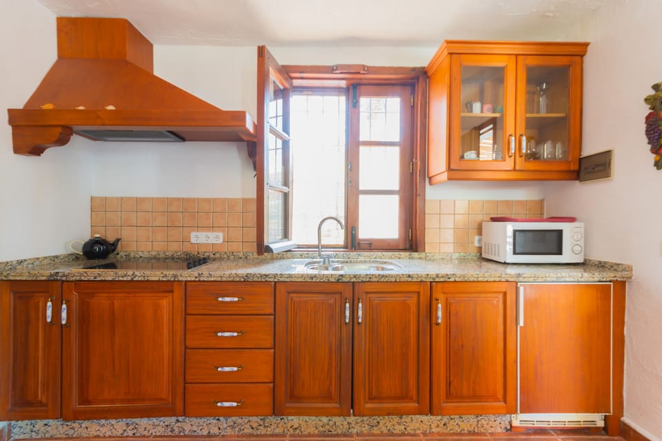 Enjoy the kitchen of this rural apartment in Mijas Pueblo