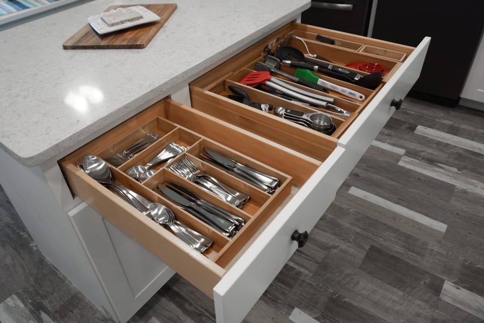 kitchen - fully stocked utensils