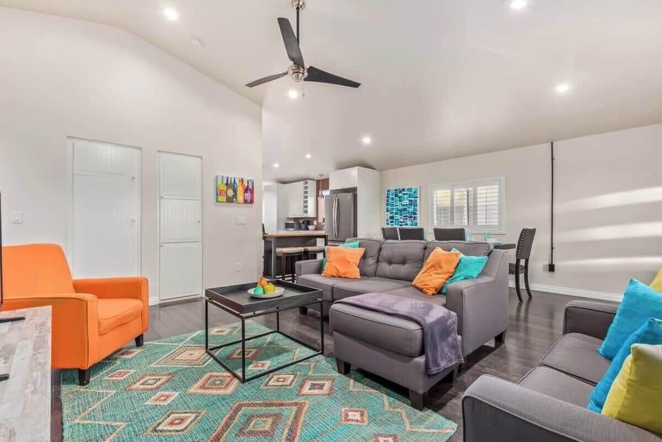 Sectional w/Queen sofa sleeper
