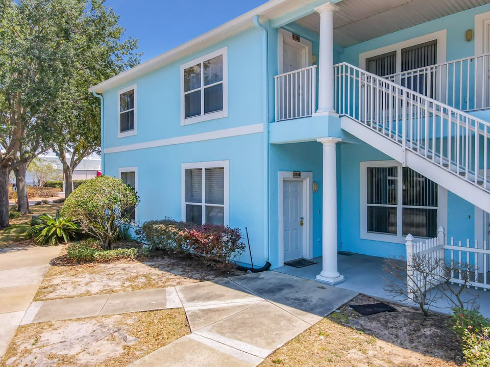 1650 sqft 4 bedroom unit on first floor