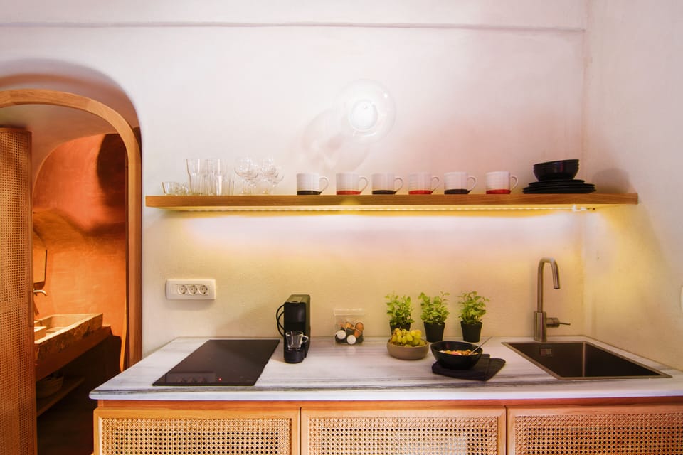 Fully equipped kitchenette 