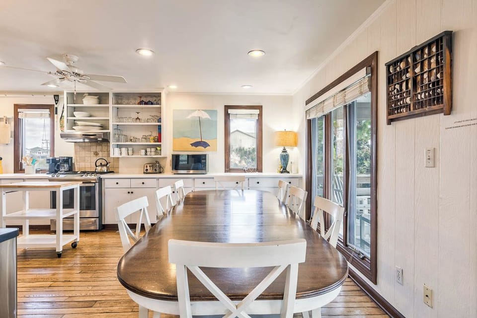 Mid-Level Dining Room with Table (seats 8)