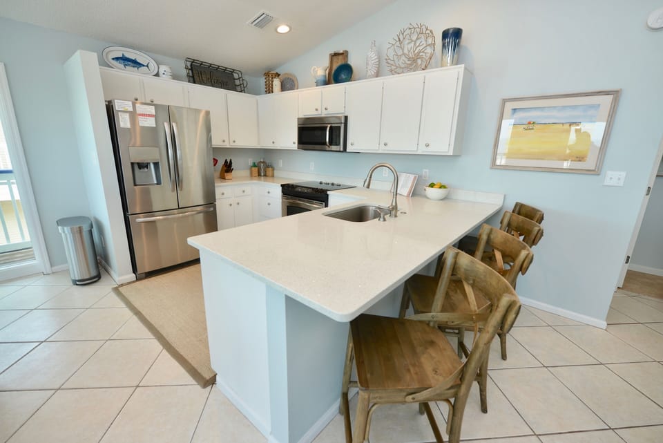 Updated kitchen with large peninsula with seating