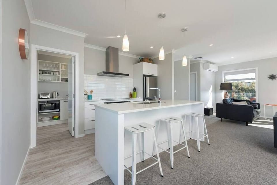 Kitchen with butlers pantry
