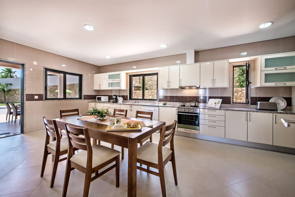 Kitchen – Fully equipped with dining area