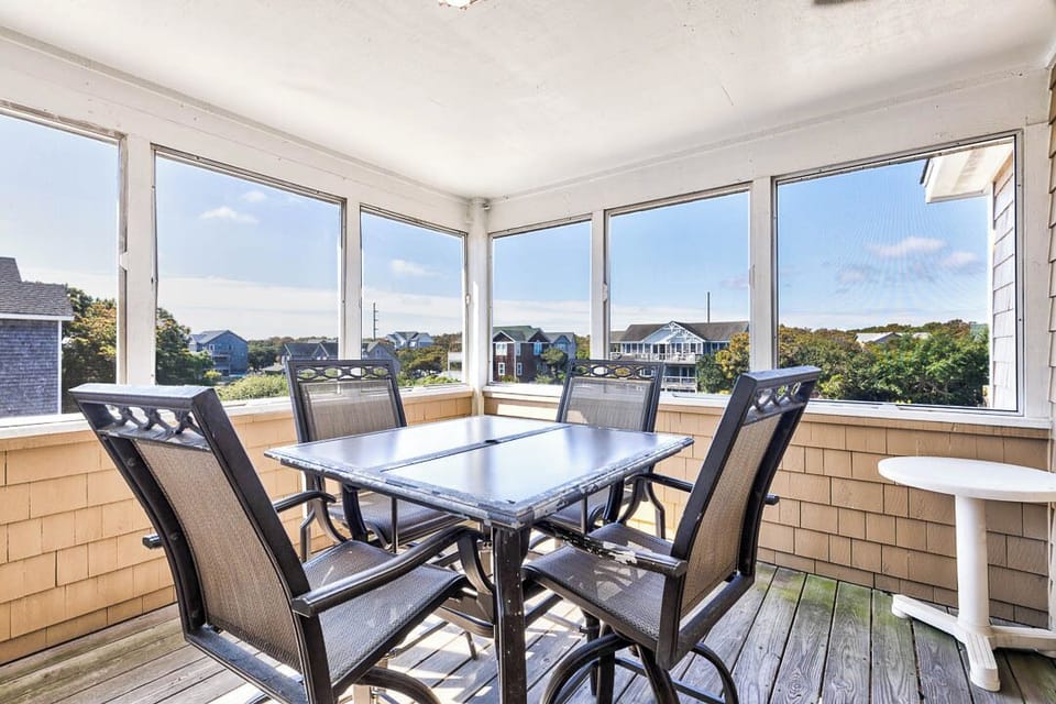 Top-Level Screened Porch