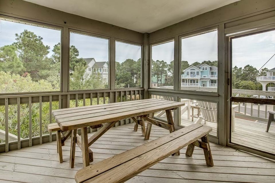 Top-Level Screened Porch