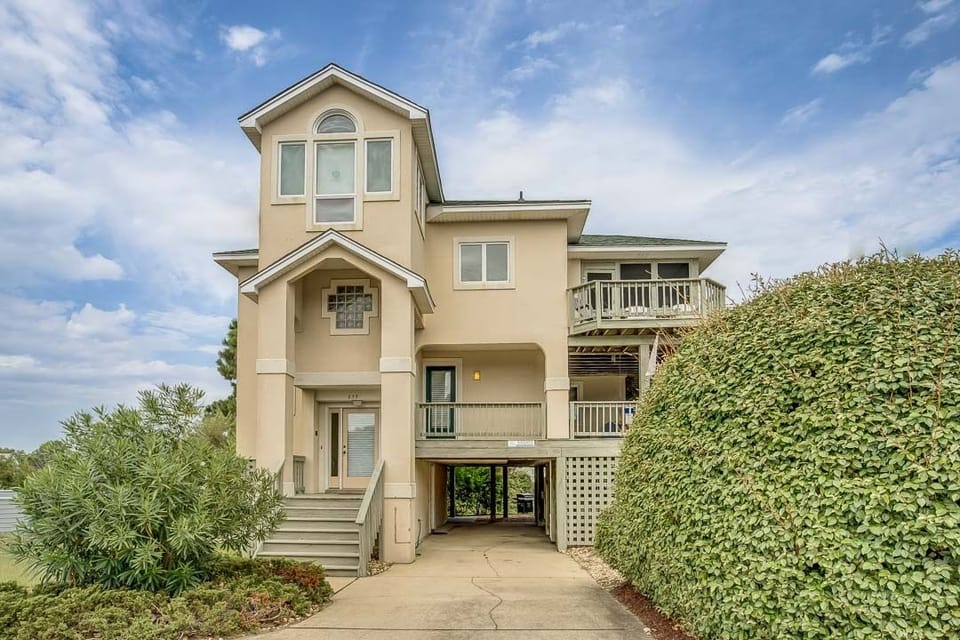 Front Exterior of Slam Dunk