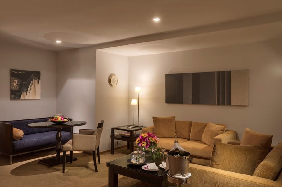 Lounge Access City-View NR(ABF)05