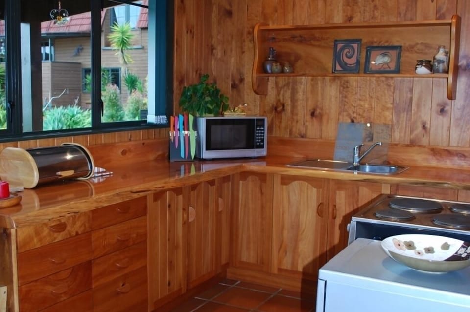 Suite C kitchen