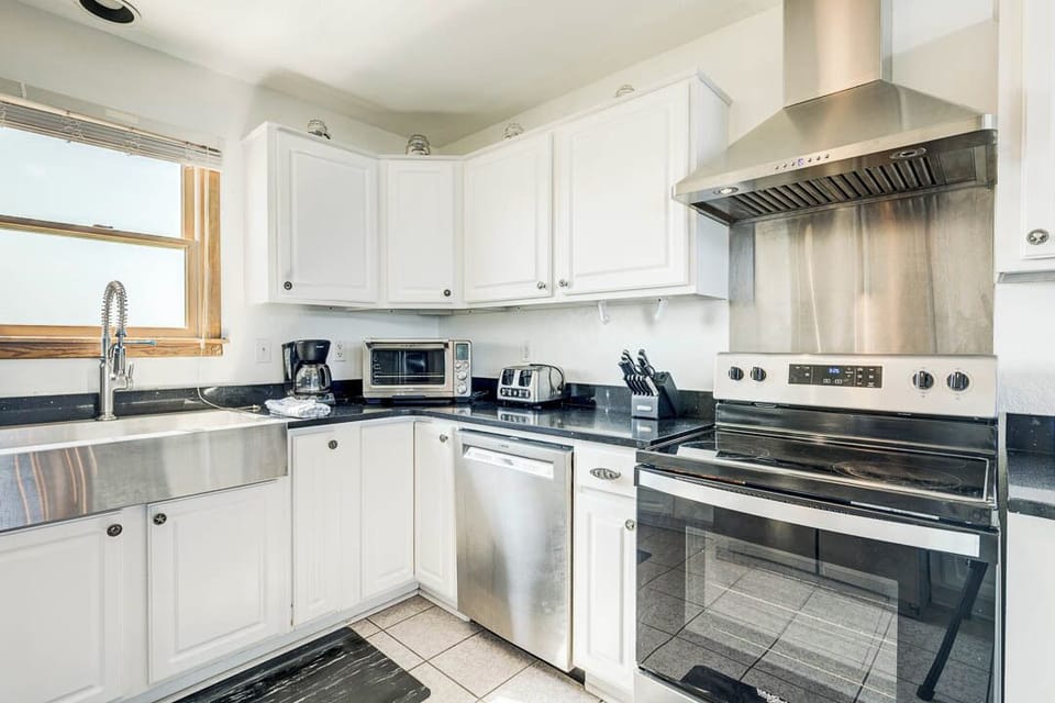 Top-Level Kitchen with Bar (seats 3)