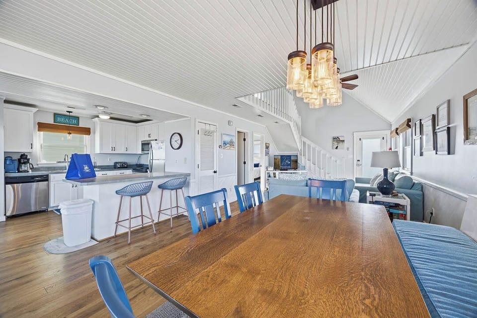 Mid-Level Dining Room with Table (seats 8)