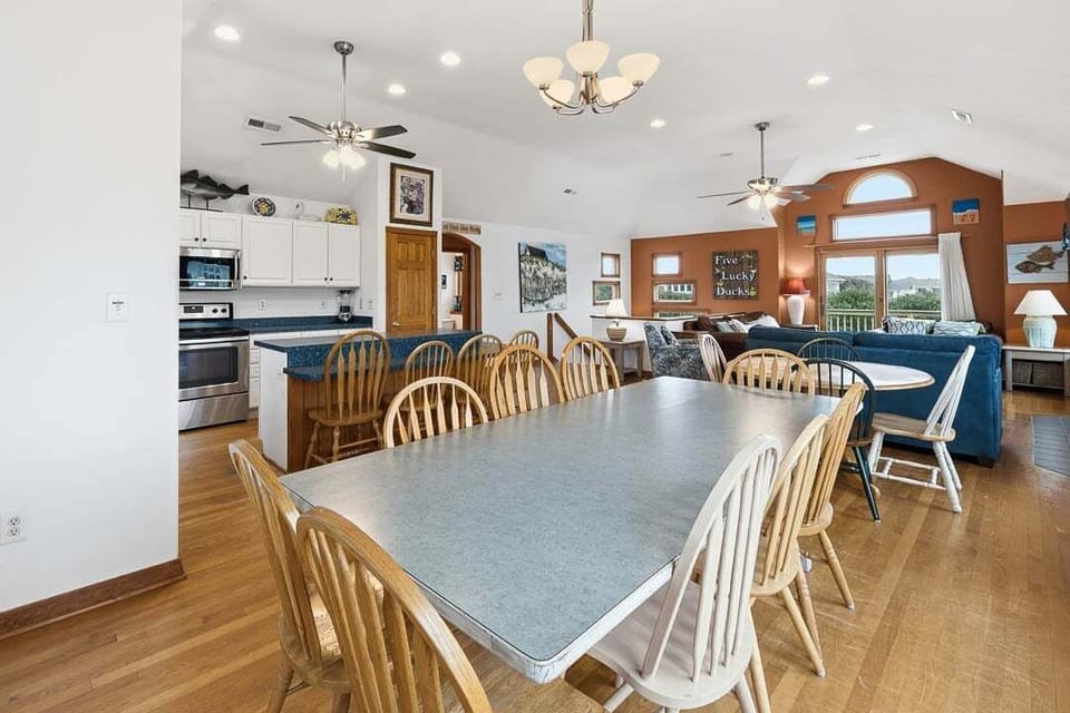 Top-Level Dining Area with Table (seats 10)