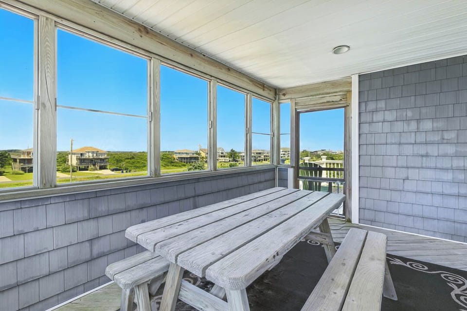 Top-Level Screened Porch