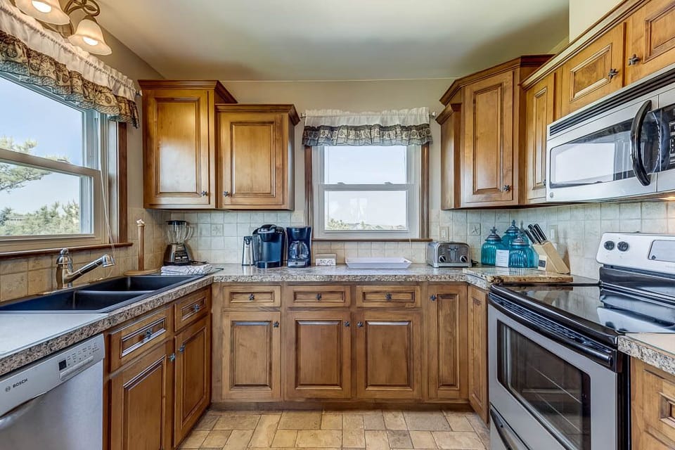 Top-Level Kitchen with Bar (seats 2)
