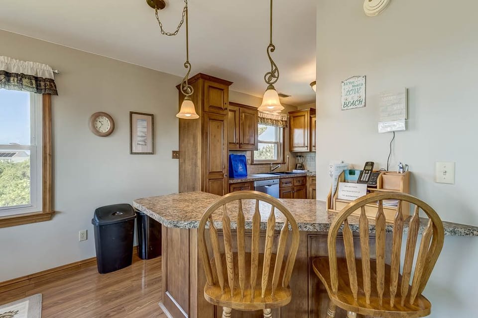 Top-Level Kitchen with Bar (seats 2)