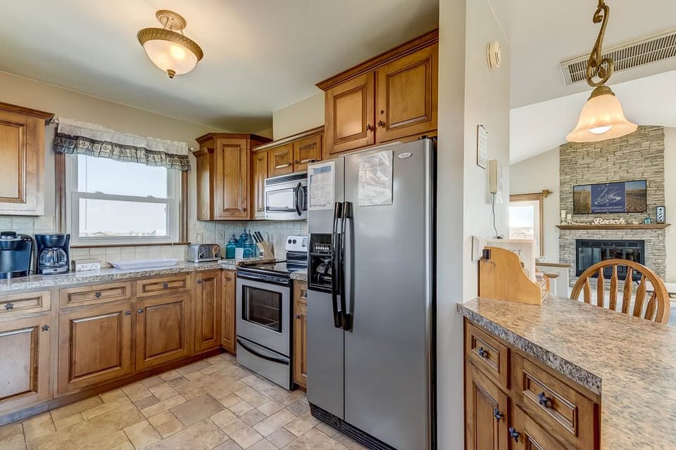 Top-Level Kitchen with Bar (seats 2)