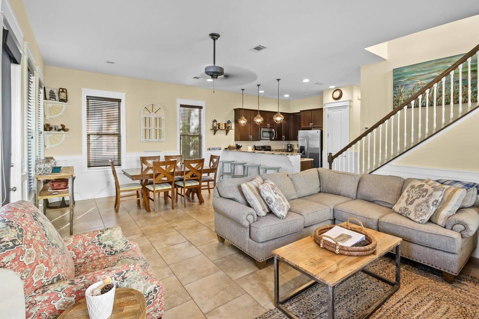 Roomy Living room