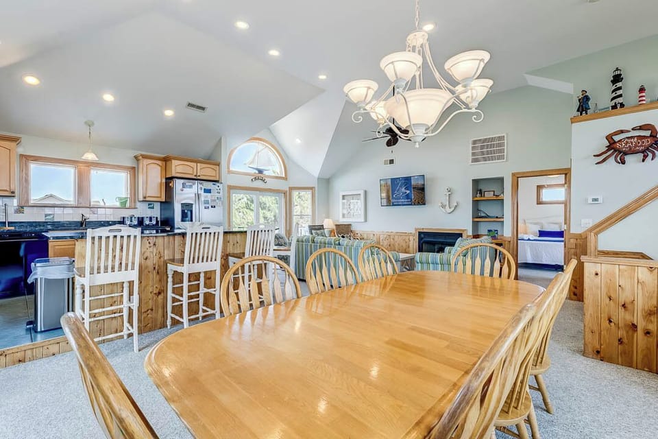 Top-Level Dining Room with Table (seats 10)
