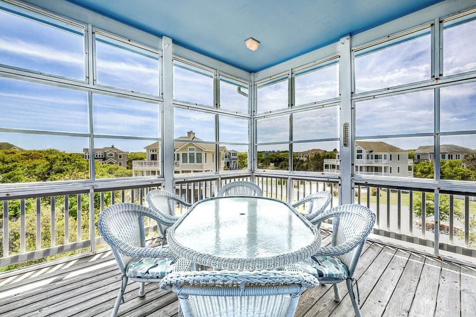 Top-Level Screened Porch