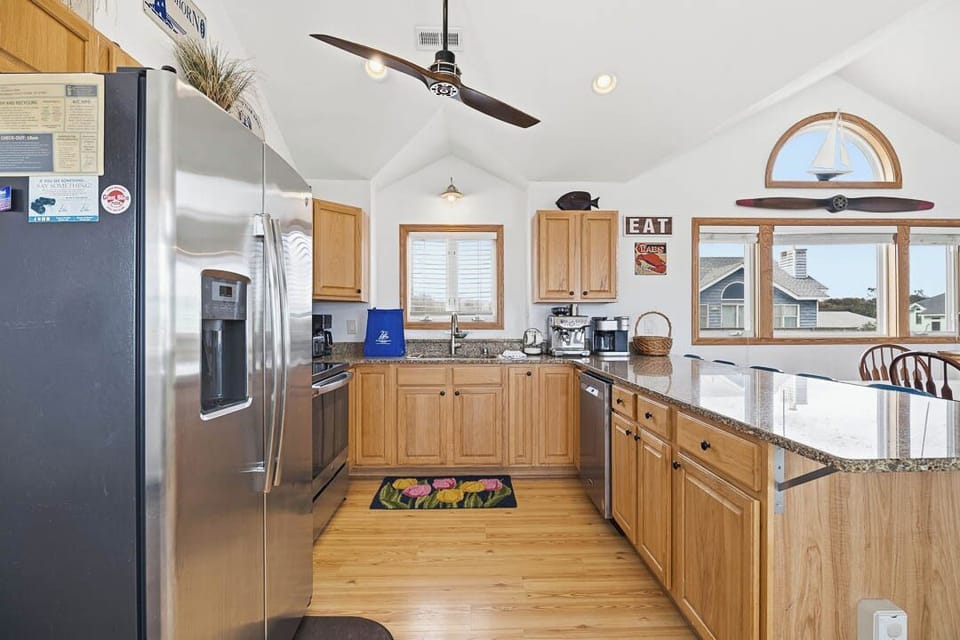 Top-Level Kitchen with Bar (seats 5)