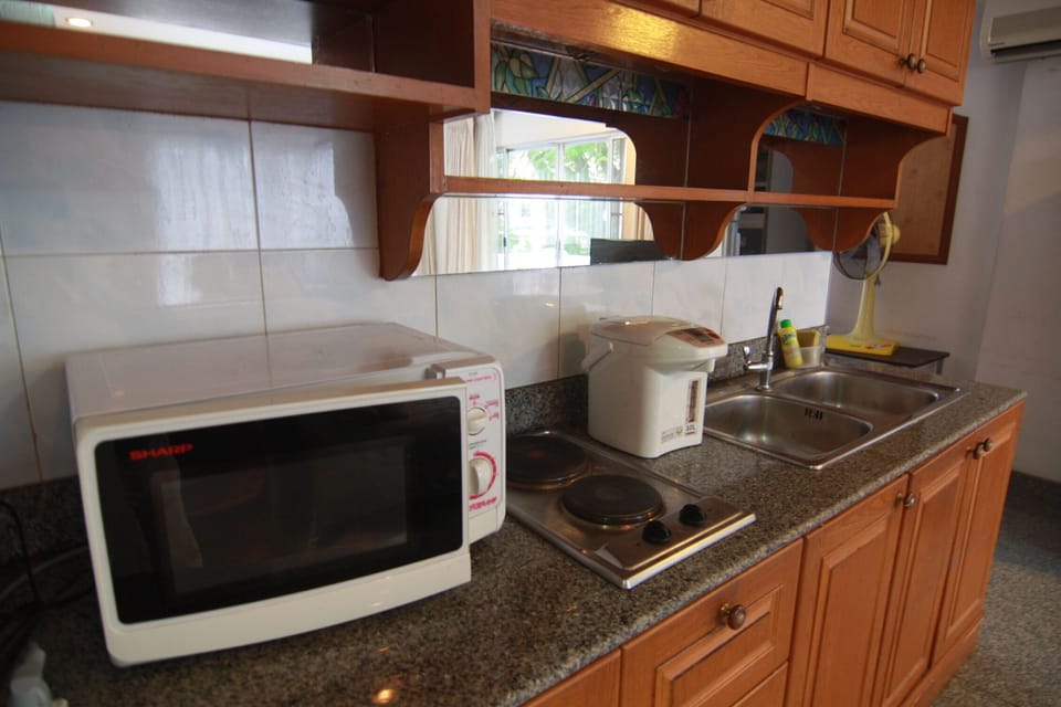 Room 102 kitchen