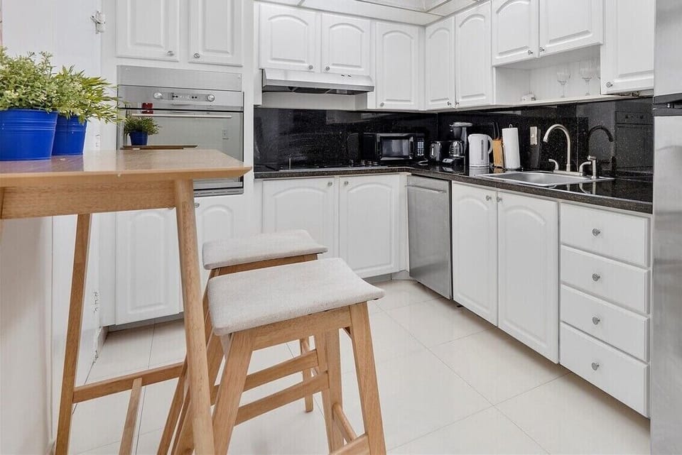 Ocean view 2 bedroom rental Tides 8th floor Miami (7776)