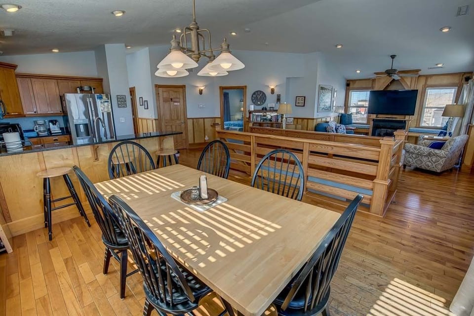 Top-Level Dining Room with Table (seats 8) (not pictured: leaf seats an additional 2)